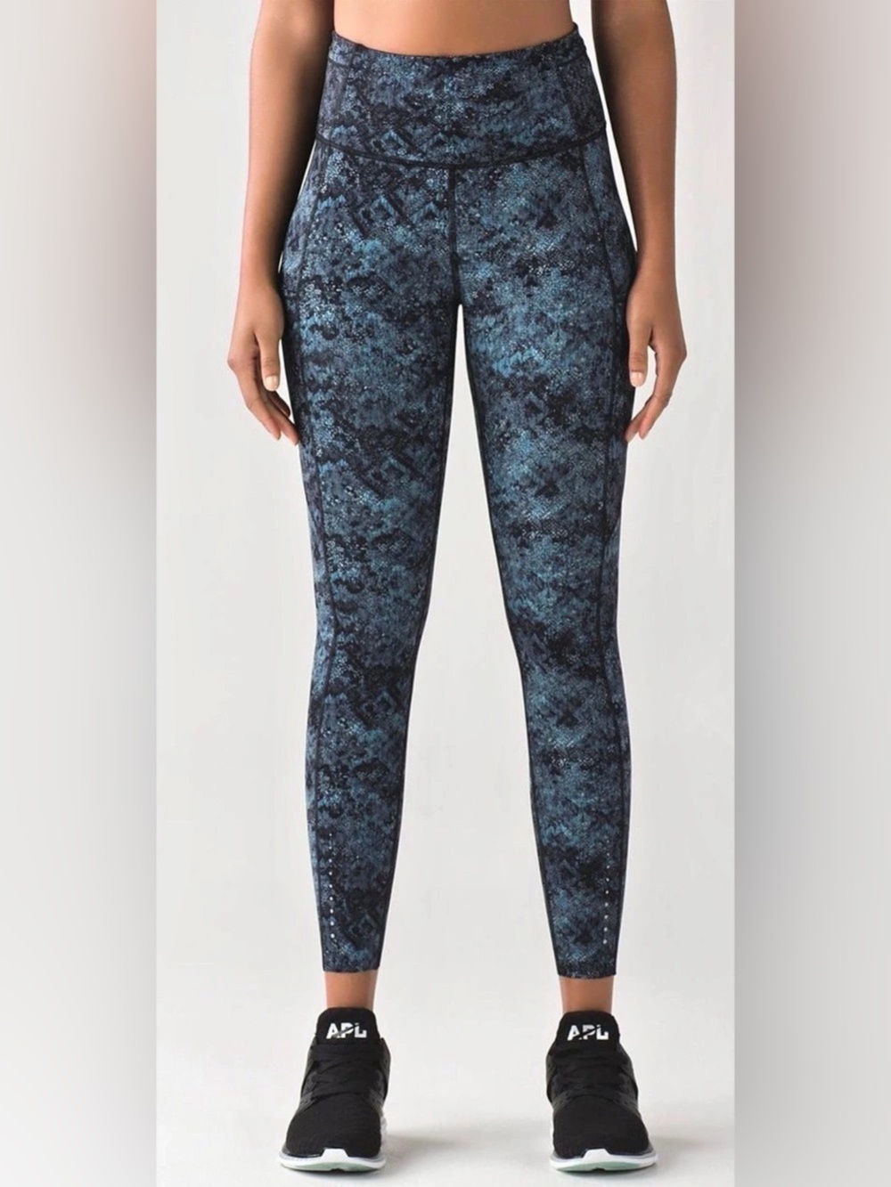 Lululemon Fast & Free 7/8 Tight Blue Fairiele Multi Black Yoga Leggings Size 2